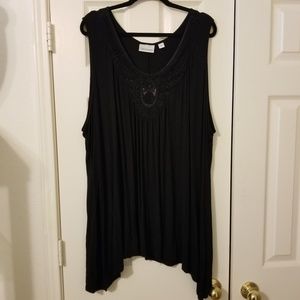 Avenue embroidered neck sharkbite tank size 30/32